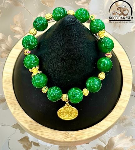 Vòng Tay Ngọc Cẩm Thạch Phối Charm Vàng